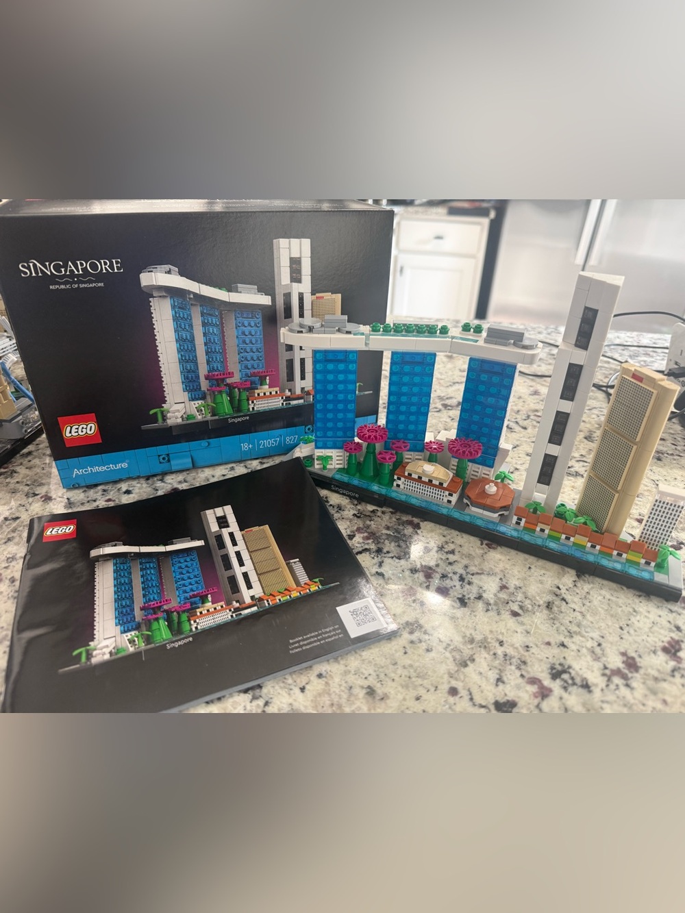 LEGO Architecture Singapore 21057 RETIRED Skyline Complete Box & Manual